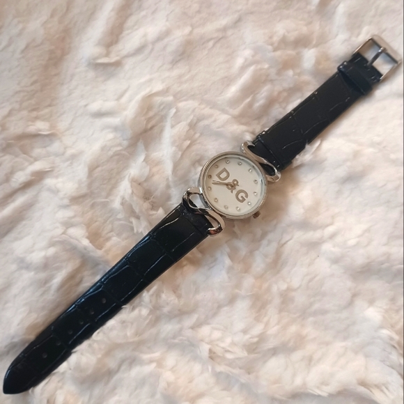 Accessories - Stainless steel d&g Watch timepiece black embossed leather band silver tone